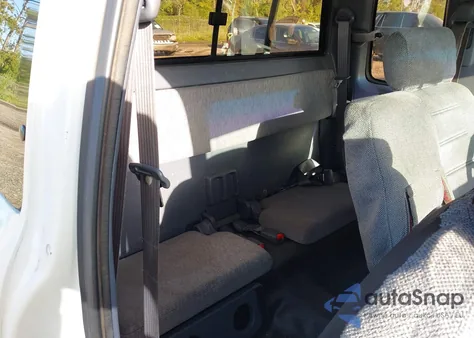 1998 Toyota Tacoma из США, поврежденный, VIN 4TAVL52NXWZ130547